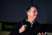 Jair Bolsonaro desembarca no aeroporto de Brasília