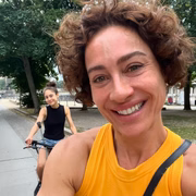 Valentina e Cynthia Benini pedalam durante viagem