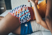Aproveite a conexão para tocar partes diferentes do corpo da parceria, e abusar do olho no olho