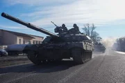 Autoridades de segurança ucranianas garantem que há combates em quase todo o território e que os confrontos militares são intensos. Segundo o governo ucraniano, já passam de 200 os ataques russos ao país