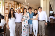 ...e celebraram a união do casal 