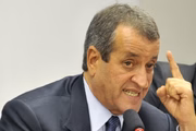 Em 2003, o PL esteve no centro do escândalo do mensalão. Na época, Waldemar chegou a ser preso por corrupção passiva e lavagem de dinheiro