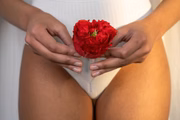 Com ela, as funcionárias cis e trans garantem um dia de licença por ciclo menstrual 