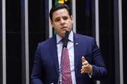Na comissão de Segurança da Câmara, Rodrigo Valadares questiona afastamento de militares