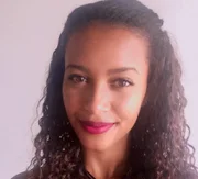 <b>O Poder da Cultura e a Cultura no Poder: A Disputa Simbólica da Herança Cultural Negra no Brasil:</b> o livro discute as políticas públicas na área de cultura, no período dos anos 1960 aos anos 1990, demonstrando como os símbolos afro-brasileiros foram sendo ressignificados, a partir do estabelecimento de novas demandas, seja pela política institucional ou pelos movimentos negros