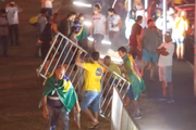 Espaço estava bloqueado, mas acabou liberado após pressão dos manifestantes