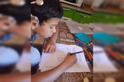 Enquanto Caio aprende a falar, aprende a ouvir 