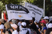 Enfermeiros se reúnem em ato para pedir por piso salarial da categoria