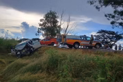 Acidente na BR-251 entre um Volkswagen Gol e um Jeep Renegade