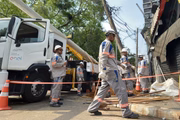 Substituição de poste na zona sul de São Paulo