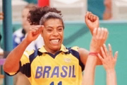 Ela foi jogadora da Seleção Brasileira de vôlei 