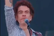 Nando Reis ecoa o grito de "fora Bolsonaro" em show e é vaiado pelo público