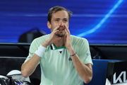 Medvedev se irritou com árbitro durante semifinal contra Stefanso Tsitsipas, pelo Australian Open