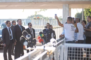 Bolsonaro diz que Guedes fica e que o governo não vai furar o teto de gastos