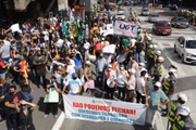 Eles protestam contra as medidas estaduais de combate à pandemia de Covid-19 que exigem o fechamento de restaurantes