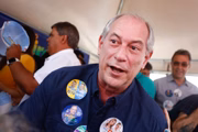 Em coletiva, Ciro criticou a polarização criada por Bolsonaro e Lula
