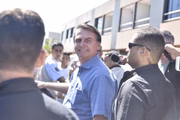 Bolsonaro conversou com apoiadores que estavam no local
