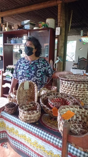 Parte da renda vem dos artesanatos