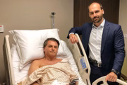 Eduardo visita o pai, Jair Bolsonaro, no hospital