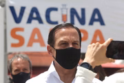 Doria durante vacinação contra Covid-19 no Estádio do Morumbi