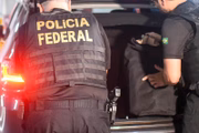 A PF deu 24 horas para que Bolsonaro apresente o passaporte
