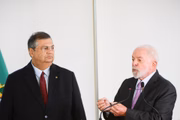 Lula anuncia mudança de comando no MJSP, com a saída de Flávio Dino e chefada de Ricardo Lewandowski