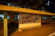 Paradas de ônibus na Asa Sul têmataques a ministros do Supremo