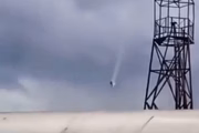 Imagem que circula nas redes sociais mostra a aeronave em queda ainda em chamas