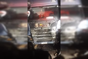 Carro em que as vítimas estavam perdeu o controle e bateu contra carreta que trafegava no sentido oposto da via