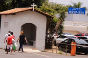 O DF possuí uma lei específica determinando o fechamento e substituição dos leitos psiquiátricos convencionais. Mas a lei não é cumprida 