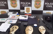 Objetos apreendidos com jovem que matou professora em escola estadual de São Paulo