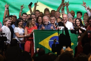 Luiz Inácio Lula da Silva é eleito pela terceira vez