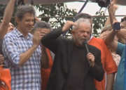 "Podem contar comigo. A única coisa que não vou fazer na vida é trair a confiança que vocês têm por mim", finalizou Lula