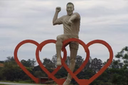 Estátua em homenagem ao Rei Pelé, em Três Corações (MG), cidade natal do jogador