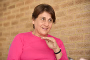 <b>Eliana Pedrosa (Pros):</b> "É preciso valorizar o profissional da segurança pública. Antes de mais nada, vamos fazer a paridade da Polícia Civil com a Polícia Federal. Dependendo da situação orçamentária do GDF quando assumirmos, não vamos inventar a roda: se há déficit de pessoal, vamos fazer concurso público. O que não pode perdurar é essa sensação de insegurança que está afligindo o povo do DF"