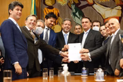 Presidente Bolsonaro entrega na presidência da Câmara dos Deputados o Projeto de Lei de privatização dos Correios