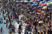 Praia na China: calor em todo o planeta
