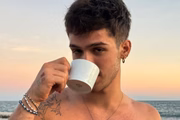 Um homem tentou se passar porJoão Guilherme