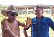 Bolsonaro visita fazenda onde viveu por três anos quando adolescente