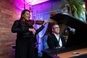 Músicos animam o público 