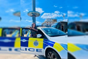 Líder de organização criminosa posta foto em viatura da polícia