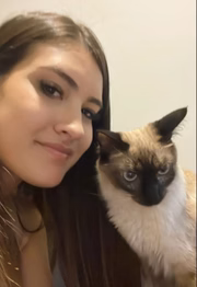 A ex-modelo Dallliene de Cássia Brito Pereira, 21 anos, foi encontrada morta em seu apartamento, em SP