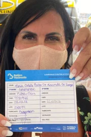 Cantora tomou a primeira dose da vacina