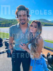 Os dois trocaram vários carinhos nos bastidores