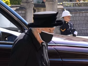Rainha Elizabeth chegando ao evento de despedida de Philip, com quem foi casada por mais de 70 anos 