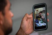 Segundo o servidor, ele passou a receber e-mails com ameaças e teve o cartão bloqueado em uma tentativa de compra no valor de R$ 83 mil com hospedagens e passagens aéreas. Ao reativar a conta, diz ter sido vítima de uma nova fraude na quantia de R$ 7 mil