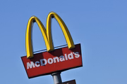 McDonald’s: a gigante do fast food suspendeu as atividades dos 850 restaurantes na Rússia. Porém, segundo o representante da empresa, os 62 mil funcionários no país continuarão recebendo salário McDonald’s: a gigante do fast food suspendeu as atividades dos 850 restaurantes na Rússia. Porém, segundo o representante da empresa, os 62 mil funcionários no país continuarão recebendo salário