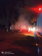 Os bombeiros controlaram as chamas