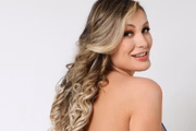 Andressa Urach sensualiza na web antes de apresentação em boate