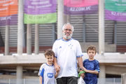 Francino Azevedo e os filhos Isabella e Benício